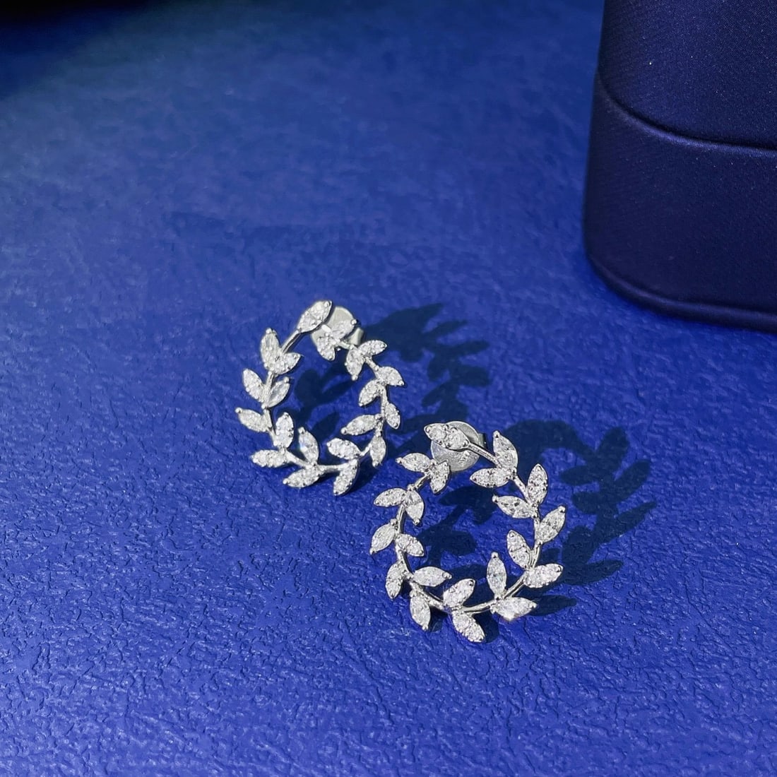 14k Gold 0.84 Ctw Natural H Diamond Earrings - 4