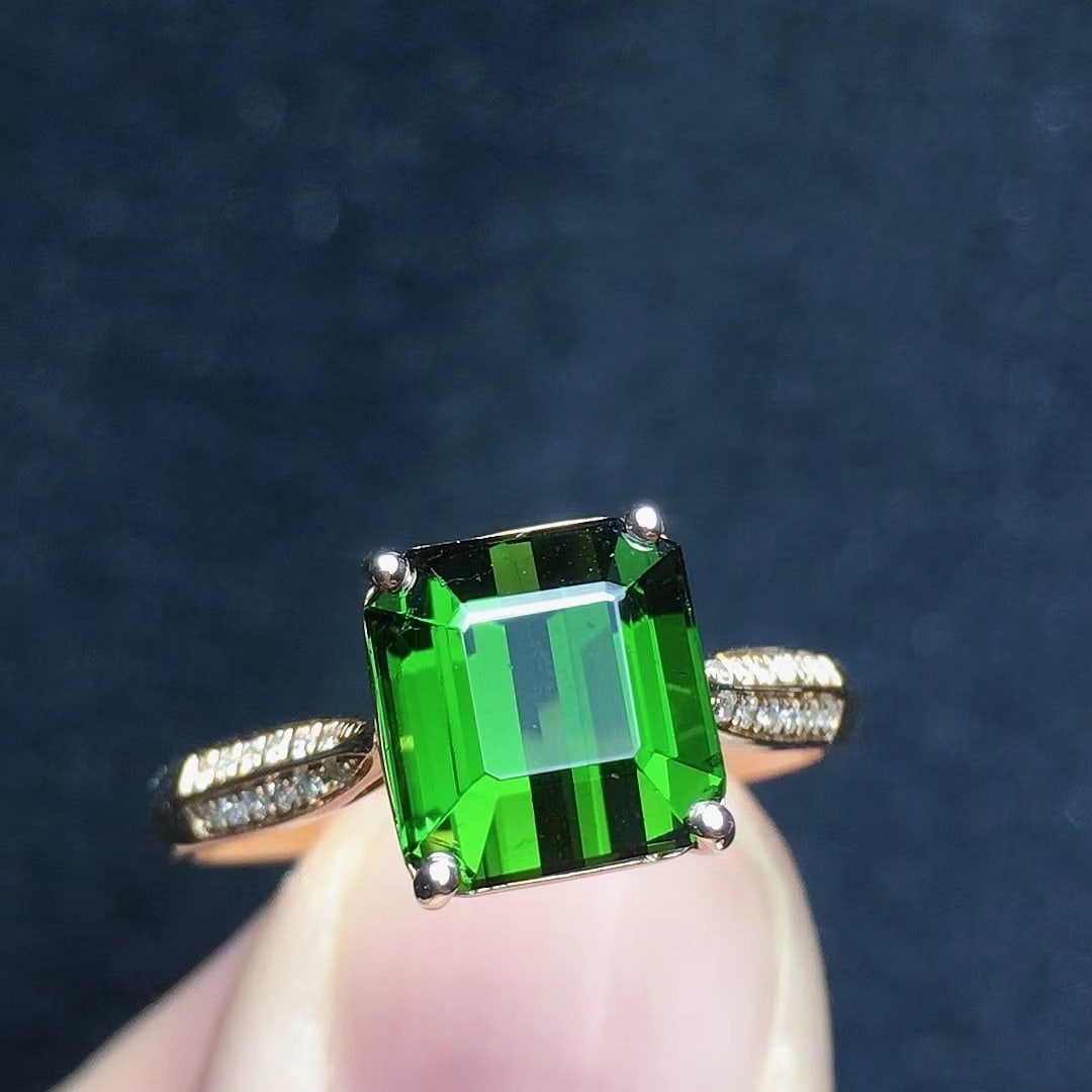 14k Gold 3.35 Ct Natural Tourmaline & Diamond Ring: Ref:231126048 // gold content:14k gold // ring size:7. 25us // // main gemstone:tourmaline // shape:octagonal // carat weight:3. 35ct // color:green // treatment:natural // // adjacent gemstone 2