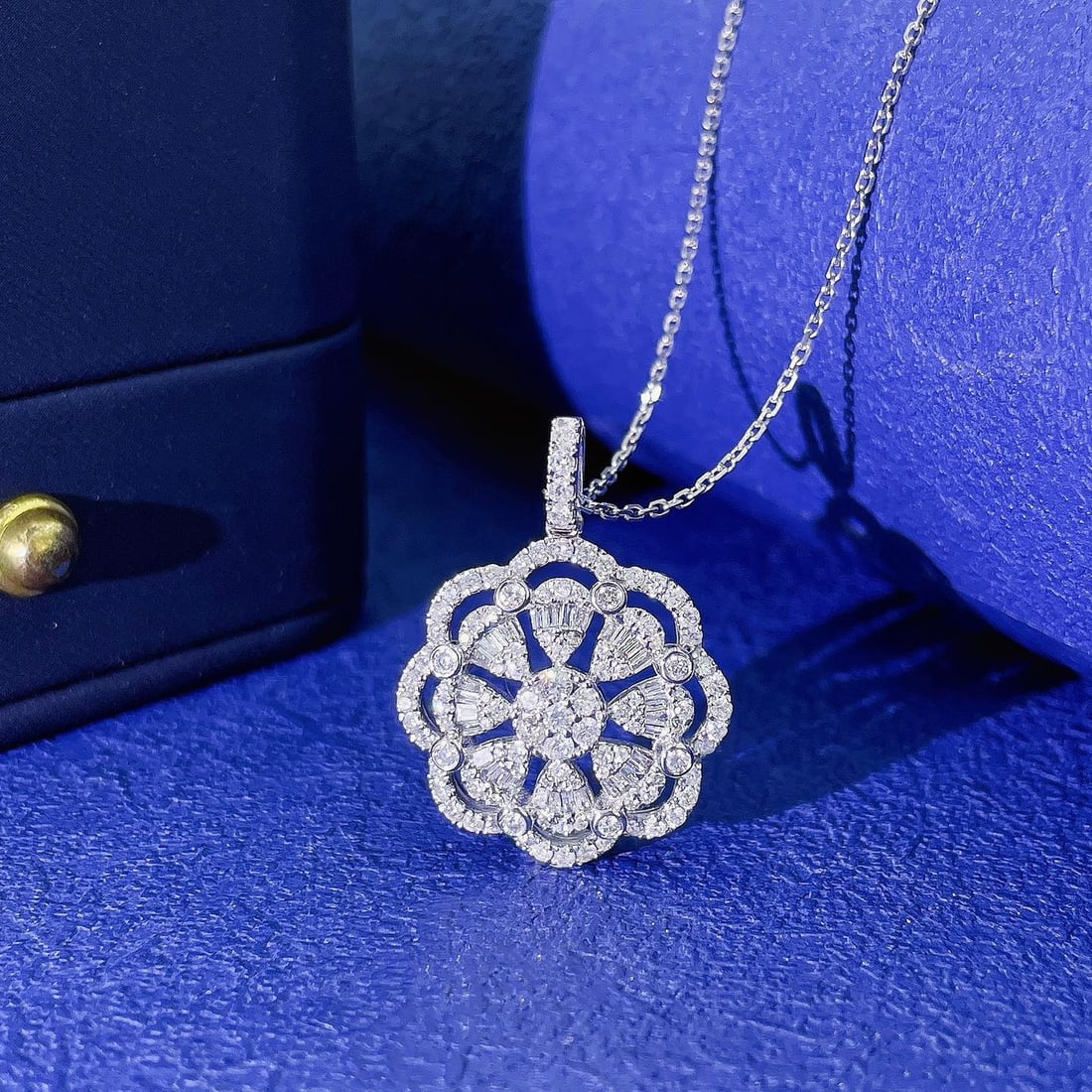 14k Gold 0.69 Ctw Natural H Diamond Necklace: Ref:231126051 // gold content:14k gold // main gemstone:diamond // shape:baguette // carat weight:0. 15ct // clarity grade:vs-si // color:h // treatment:natural // // adjacent gemstone 2 : diamond