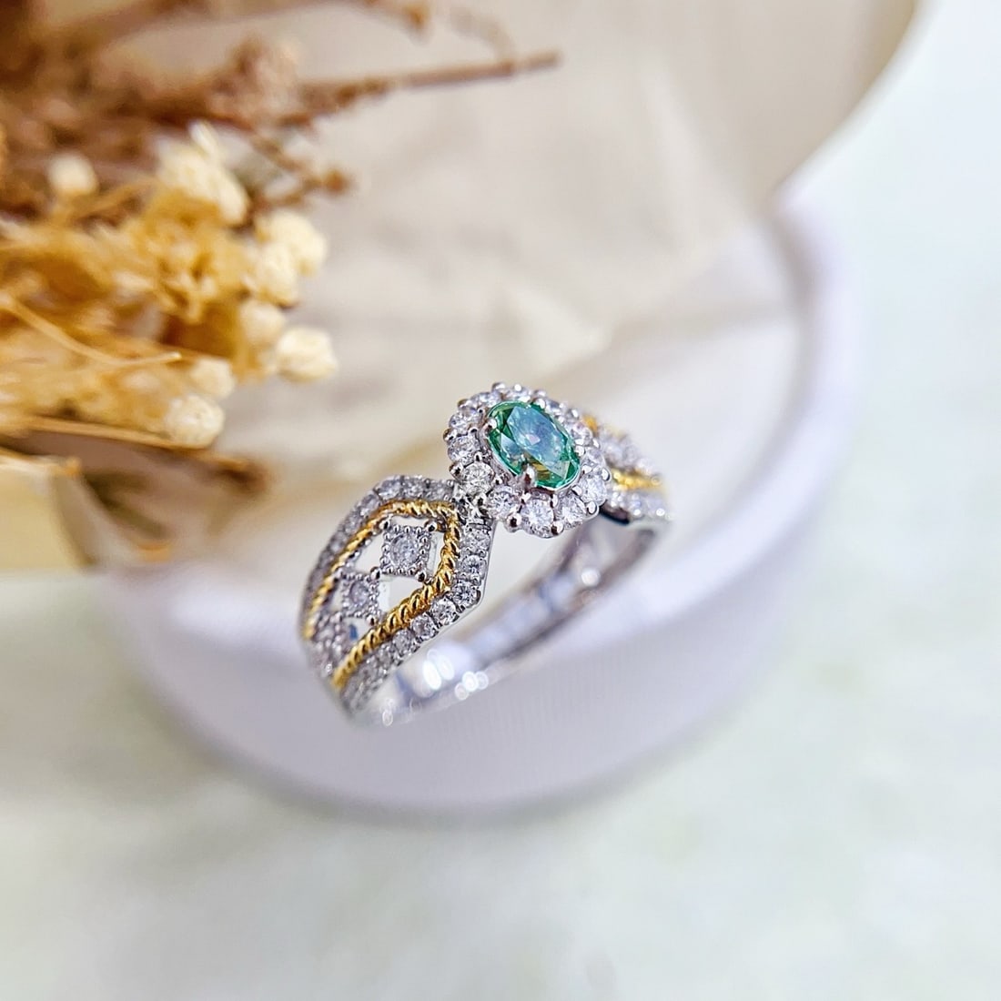 14k Gold 0.88 Ctw Natural Green Diamond & Diamond Ring - 2