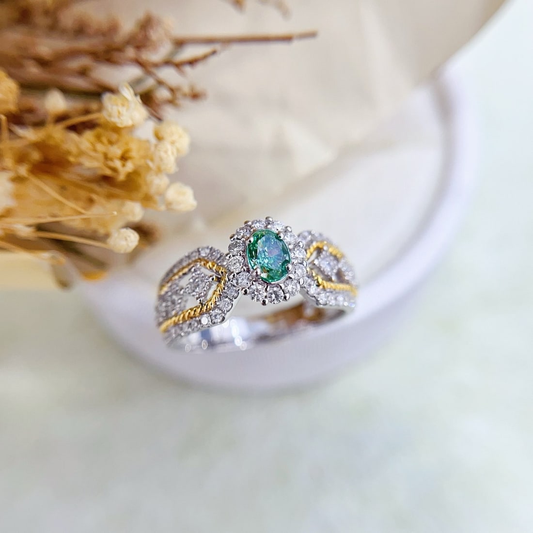 14k Gold 0.88 Ctw Natural Green Diamond & Diamond Ring - 3