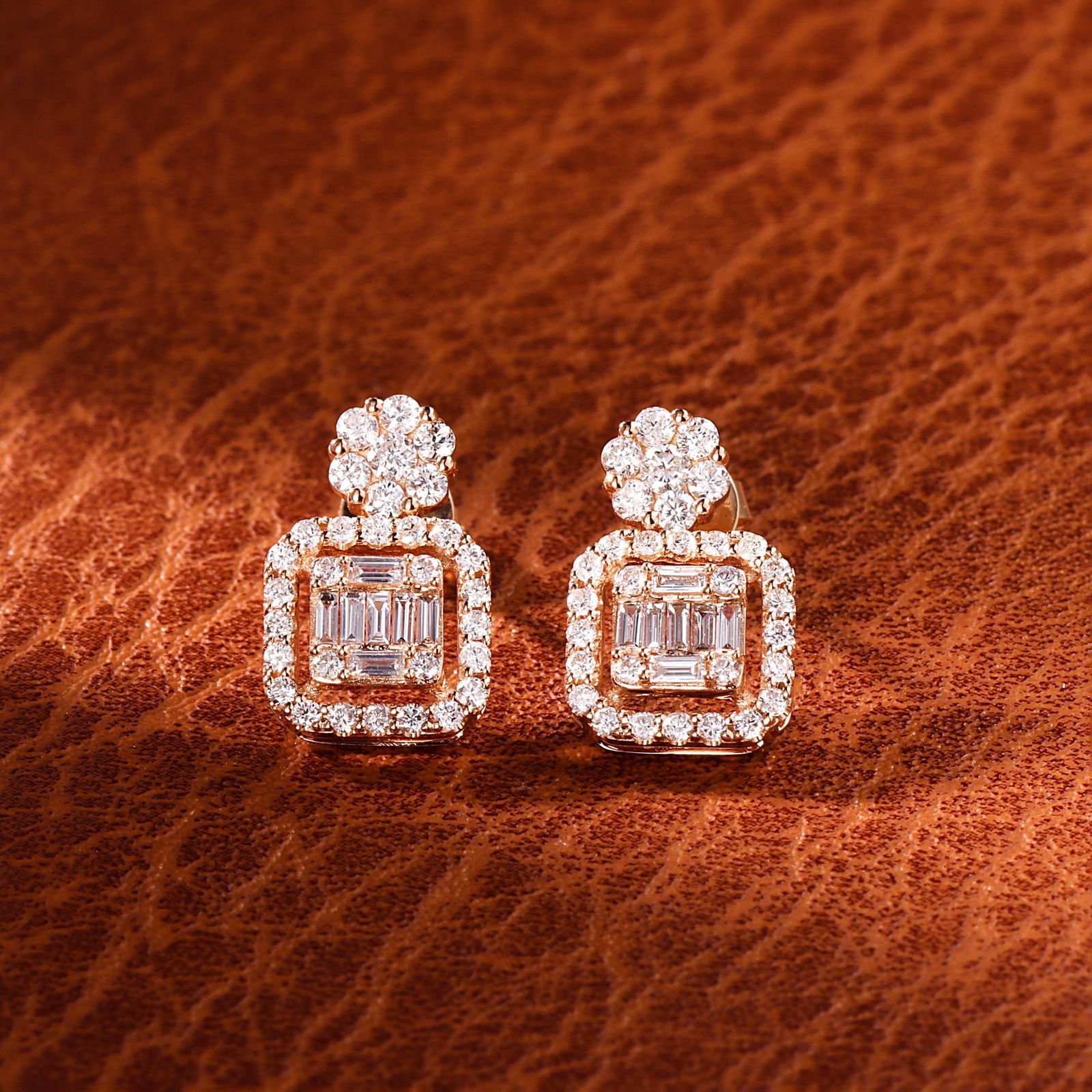14k Gold 0.78 Ctw Natural H Diamond Earrings: Ref:231126057 // gold content:14k gold // main gemstone:diamond // shape:baguette // carat weight:0. 18ct // clarity grade:vs-si // color:h // treatment:natural // // adjacent gemstone 2 : diamond //