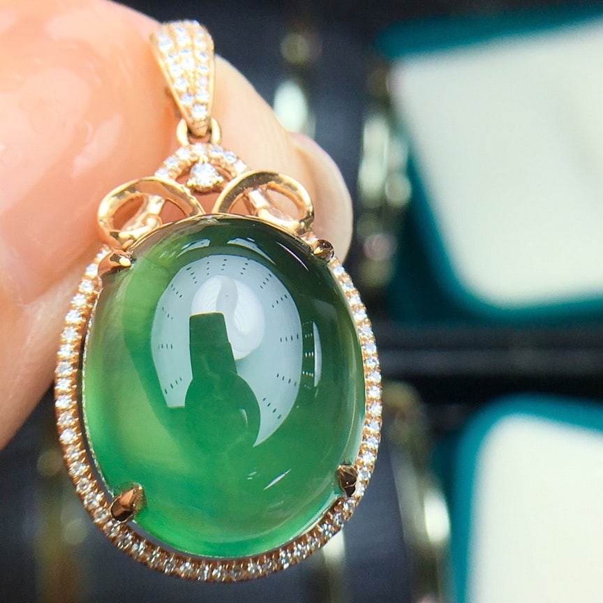 14k Gold 14.8 Ct Natural Prehnite & Diamond Pendant( Without Chain ): Ref:231126061 // gold content:14k gold // main gemstone:prehnite // shape:oval // carat weight:14. 8ct // color:green // treatment:natural // // adjacent gemstone 2 : diamond // shape:round // clarity