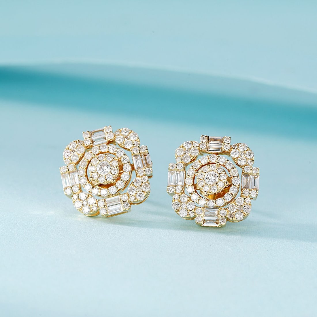 14k Gold 1.02 Ctw Natural H Diamond Earrings: Ref:231126067 // gold content:14k gold // main gemstone:diamond // shape:baguette // carat weight:0. 24ct // clarity grade:vs-si // color:h // treatment:natural // // adjacent gemstone 2 : diamond