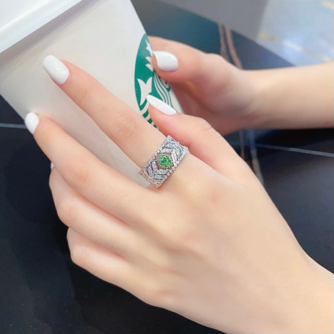 14k Gold 0.95 Ctw Natural Green Diamond & Diamond Ring - 2