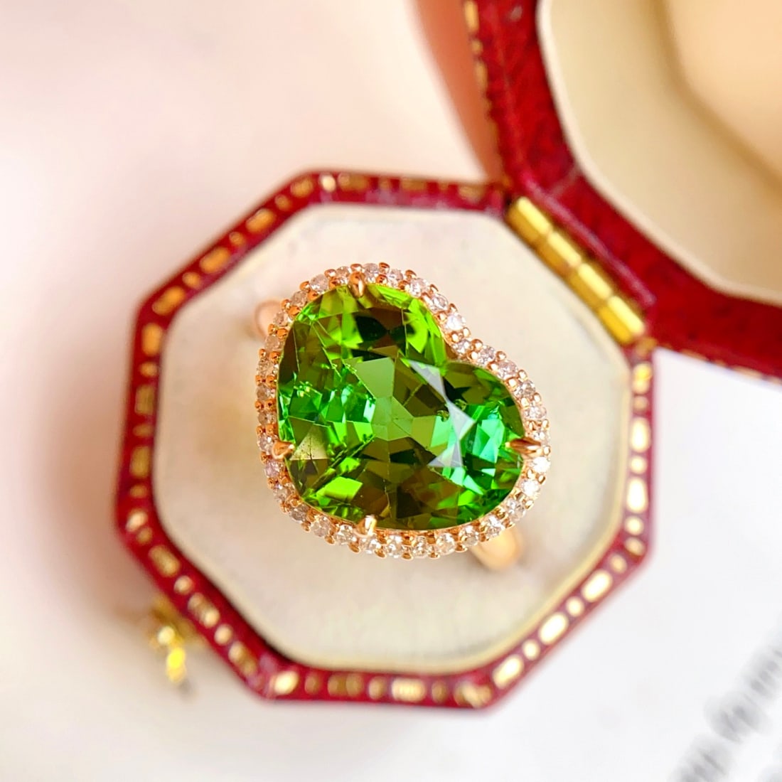 14k Gold 5.20 Ct Natural Tourmaline & Diamond Ring: Ref:231126080 // gold content:14k gold // ring size:7. 25us // // main gemstone:tourmaline // shape:heart // carat weight:5. 20ct // color:green // treatment:natural // // adjacent gemstone 2 : diamon