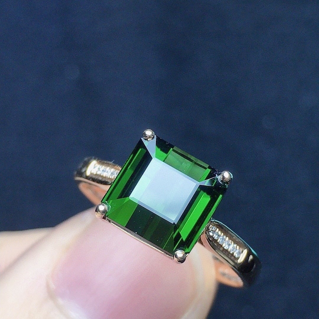 14k Gold 3.29 Ct Natural Tourmaline & Diamond Ring: Ref:231126090 // gold content:14k gold // ring size:7. 25us // // main gemstone:tourmaline // shape:octagonal // carat weight:3. 29ct // color:green // treatment:natural // // adjacent gemstone 2 : di