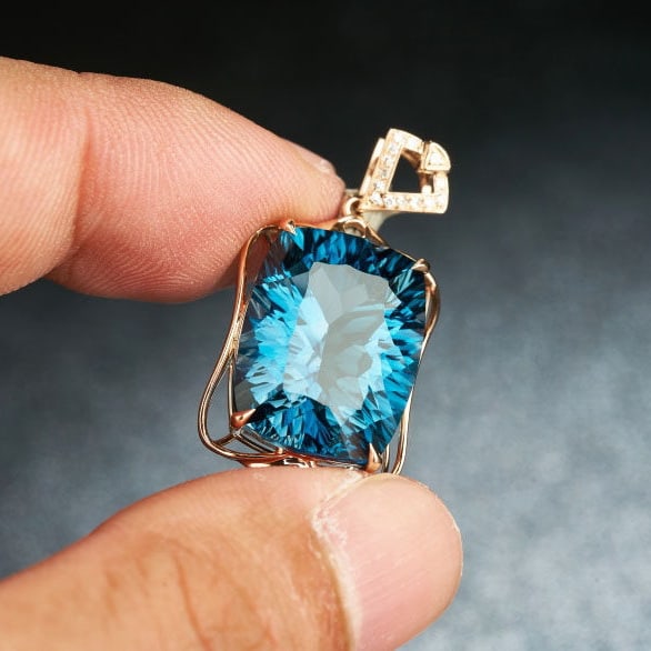 14k Gold 16.7 Ct Natural Topaz & Diamond Pendant( Without Chain ) - 7