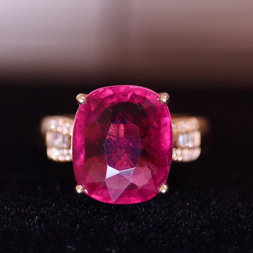 14k Gold 5.56 Ct Natural Tourmaline & Diamond Ring: Ref:231126114 // gold content:14k gold // ring size:7. 25us // // main gemstone:tourmaline // shape:cushion // carat weight:5. 56ct // color:red // treatment:natural // // adjacent gemstone 2 : diamon
