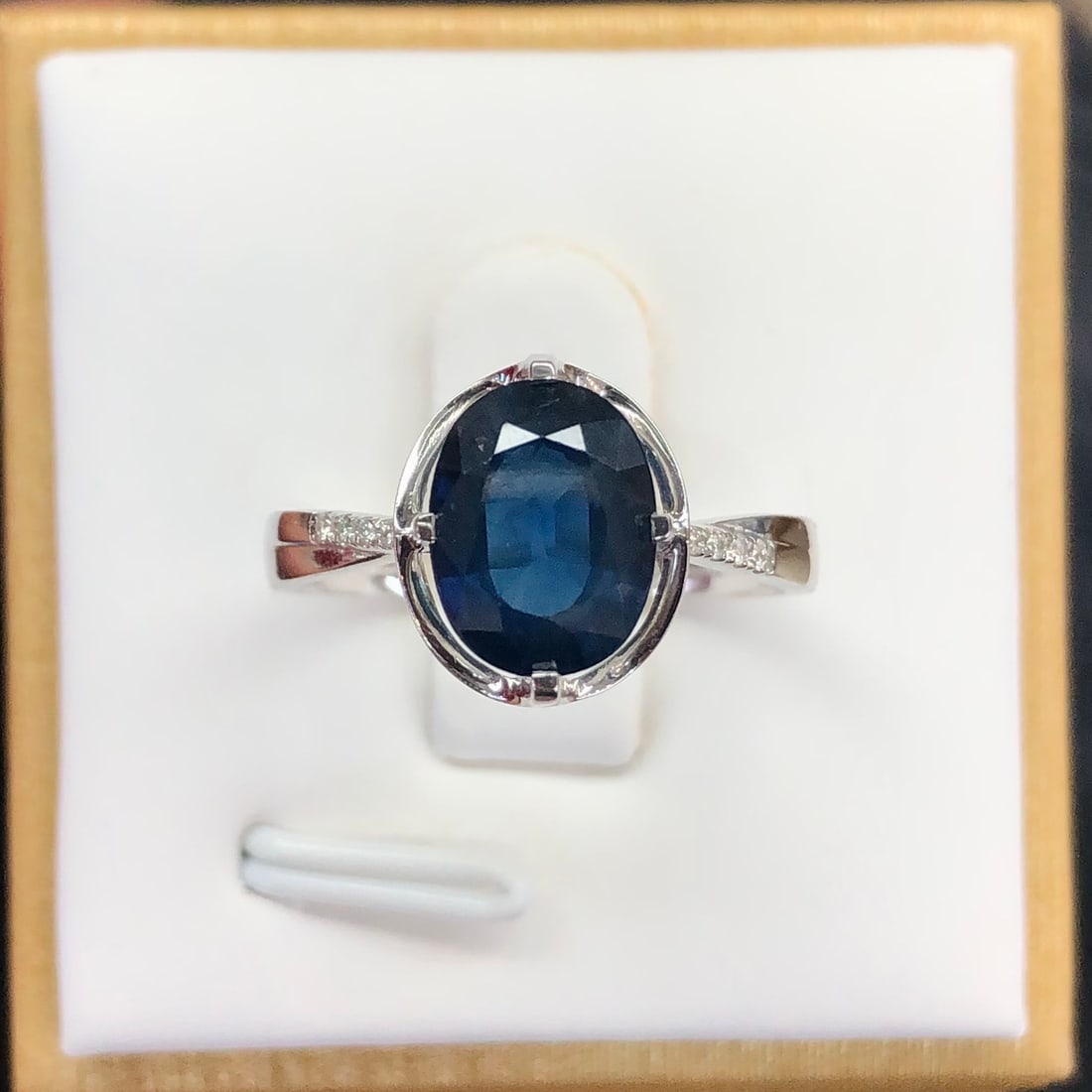 14k Gold 2.52 Ctw Natural Sapphire & Diamond Ring: Ref:231126139 // gold content:14k gold // ring size:7. 25us // // main gemstone:sapphire // shape:oval // carat weight:2. 50ct // color:blue // treatment:natural // // adjacent gemstone 2 : diamond //