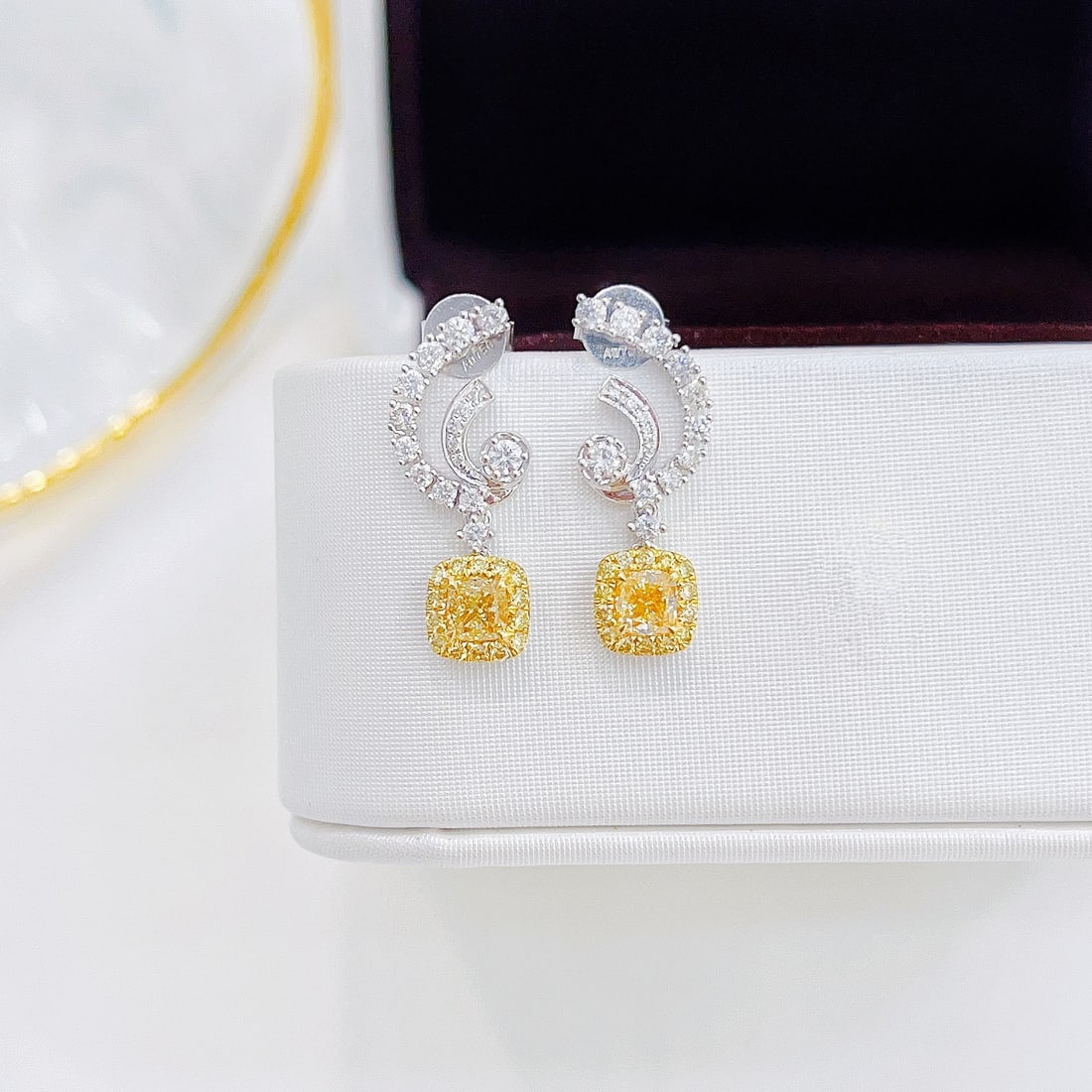 14k Gold 1.00 Ctw Natural Yellow Diamond & Diamond Earrings: Ref:231126149 // gold content:14k gold // main gemstone:yellow diamond // shape:cushion // carat weight:0. 54ct // color:yellow // treatment:natural // // adjacent gemstone 2 : diamond // shape:round