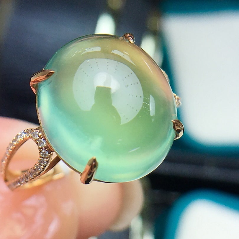 14k Gold 9.5 Ct Natural Prehnite & Diamond Ring - 2