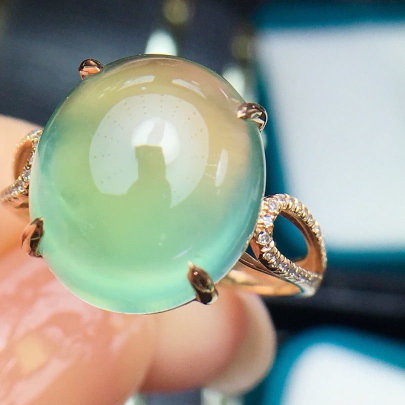 14k Gold 9.5 Ct Natural Prehnite & Diamond Ring - 4