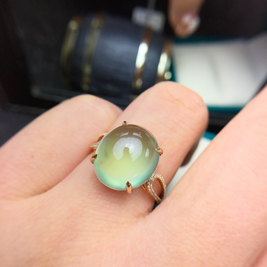 14k Gold 9.5 Ct Natural Prehnite & Diamond Ring - 6