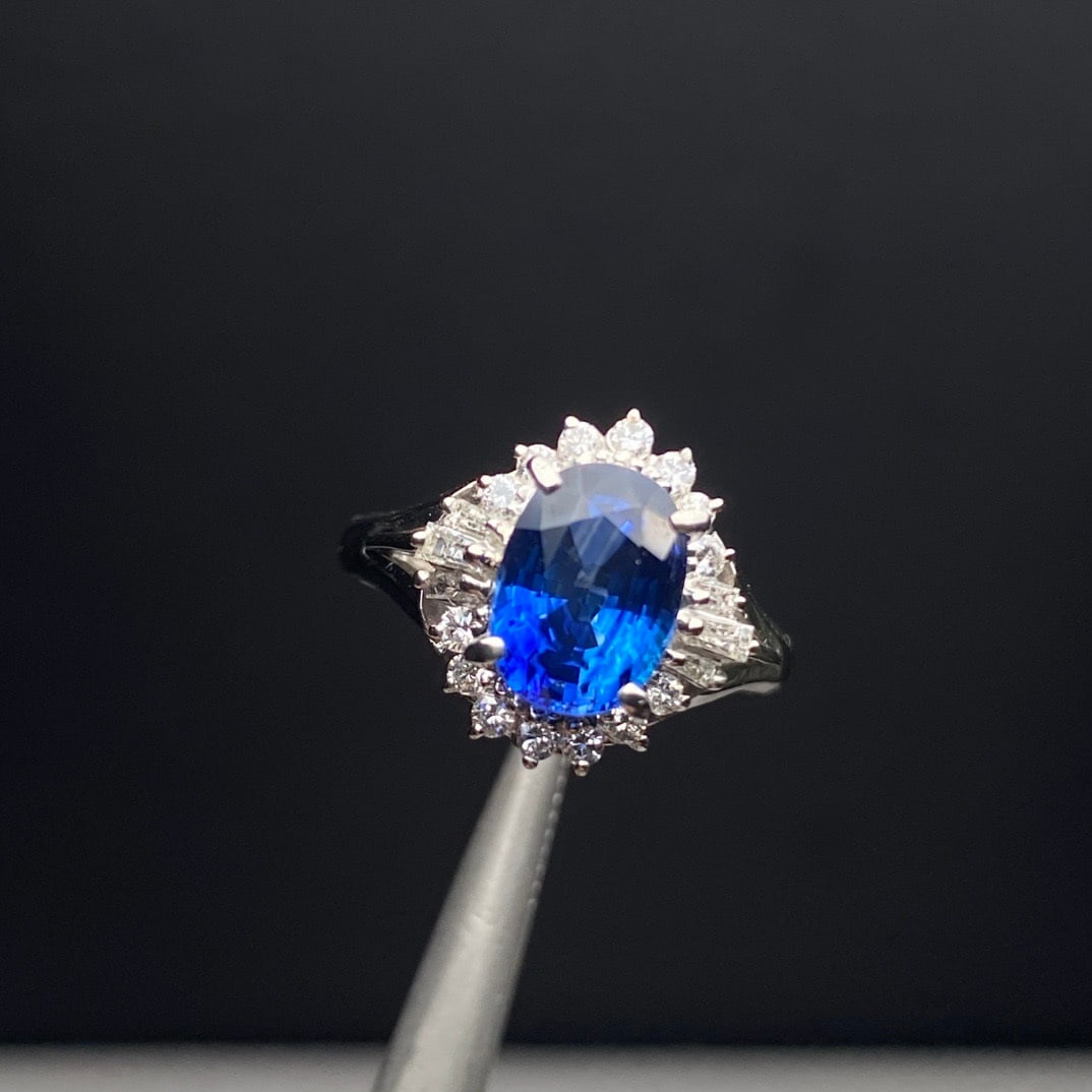 14k Gold 2.32 Ctw Natural Sapphire & Diamond Ring: Ref:231126167 // gold content:14k gold // ring size:7. 25us // // main gemstone:sapphire // shape:oval // carat weight:2. 01ct // color:blue // treatment:natural // // adjacent gemstone 2 : diamond //