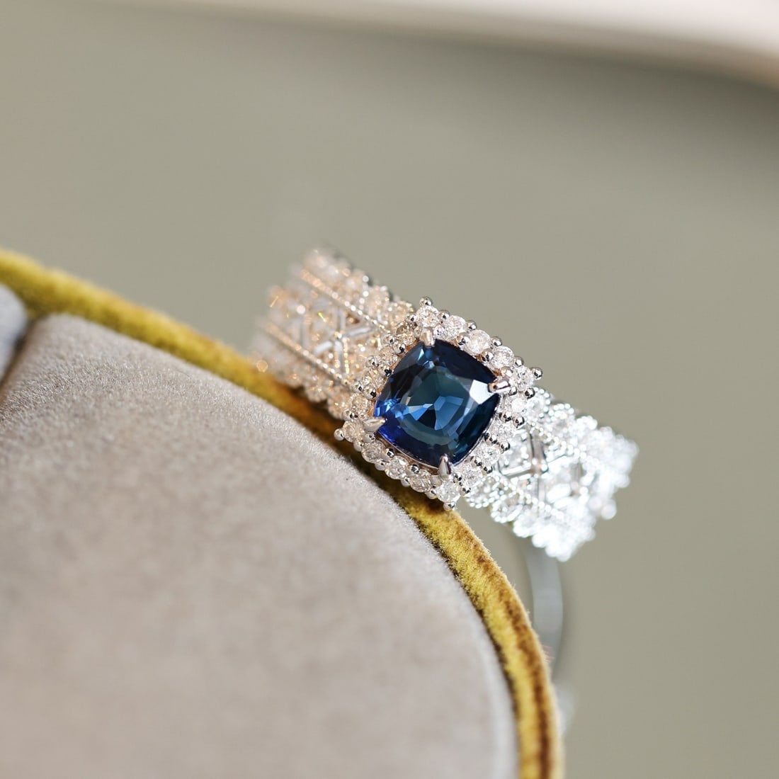 14k Gold 1.72 Ctw Natural Sapphire & Diamond Ring - 4