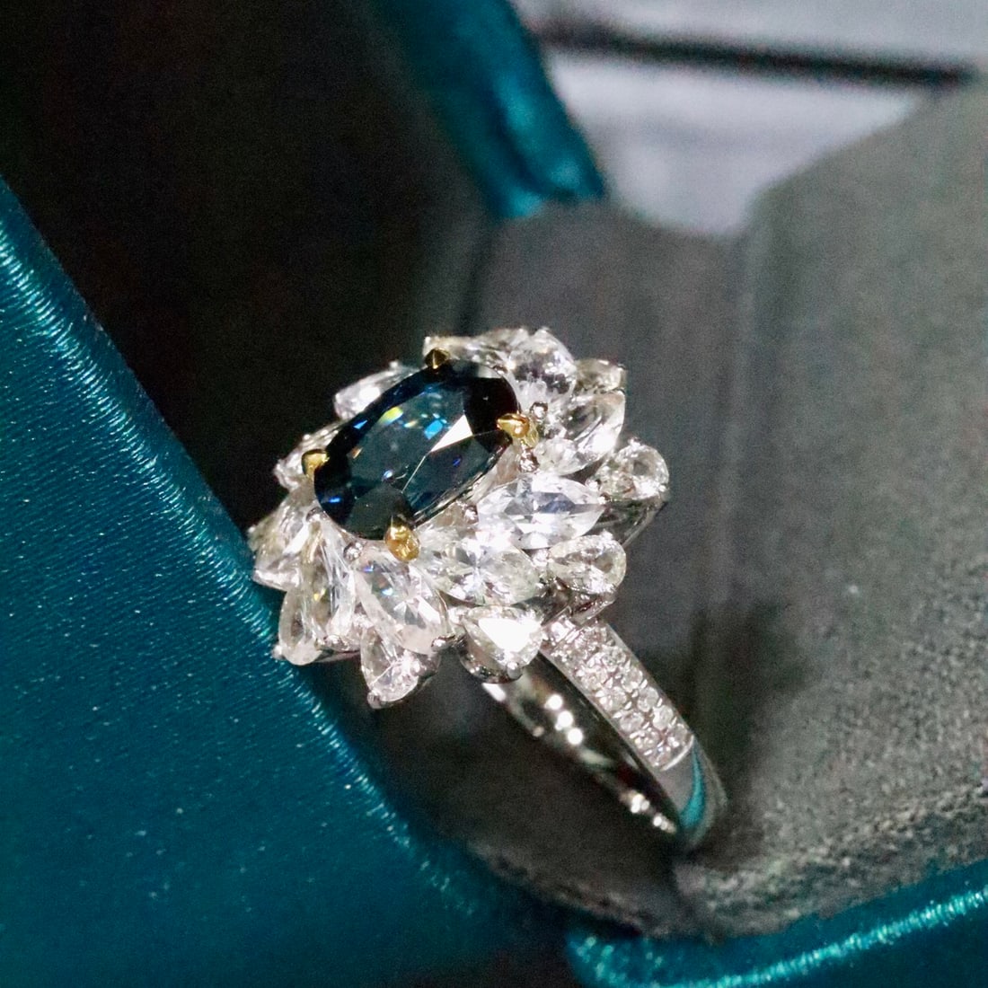 14k Gold 1.47 Ctw Natural Sapphire & Diamond Ring - 3