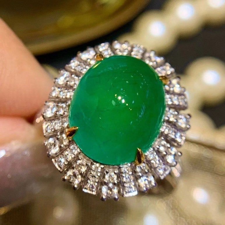 14k Gold 6.93 Ctw Natural Emerald & Diamond Ring: Ref:231126204 // gold content:14k gold // ring size:7. 25us // // main gemstone:emerald // shape:oval // carat weight:6. 25ct // color:green // treatment:natural // // adjacent gemstone 2 : diamond //