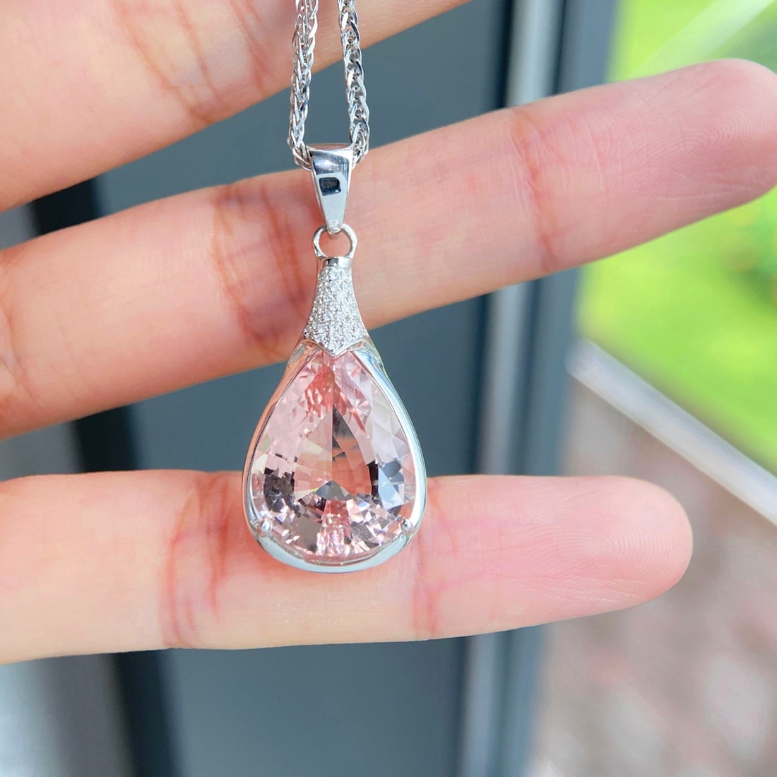 14k Gold 8.39 Ctw Natural Morganite & Diamond Pendant( Without Chain ): Ref:231126211 // gold content:14k gold // main gemstone:morganite // shape:pear // carat weight:8. 28ct // color:pink // treatment:natural // // adjacent gemstone 2 : diamond // shape:round // carat w