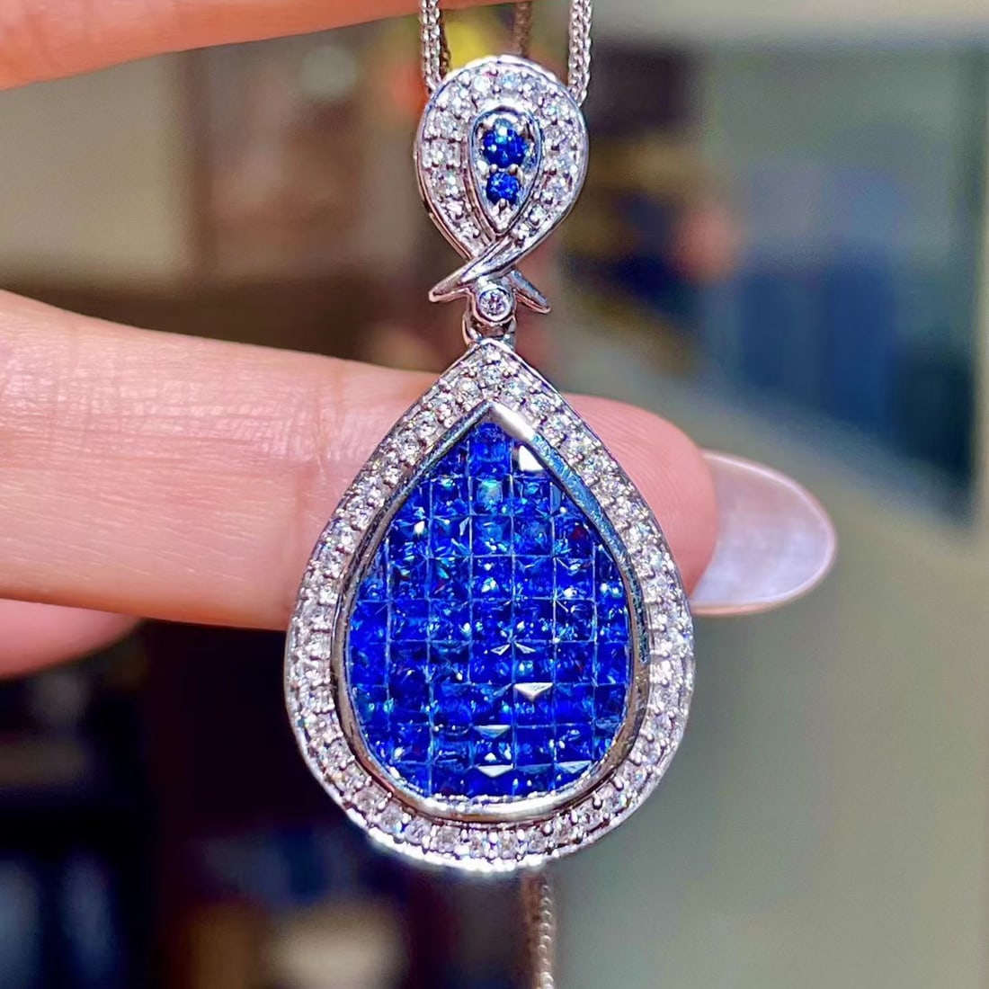 14k Gold 2.95 Ctw Natural Sapphire & Diamond Pendant( Without Chain ): Ref:231126217 // gold content:14k gold // main gemstone:sapphire // shape:princess // carat weight:2. 55ct // color:blue // treatment:natural // // adjacent gemstone 2 : diamond // shape:round // cara