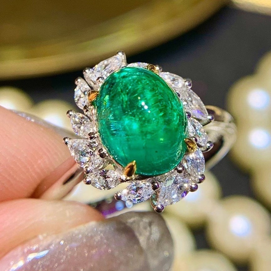 14k Gold 2.47 Ctw Natural Emerald & Diamond Ring: Ref:231126218 // gold content:14k gold // ring size:7. 25us // // main gemstone:emerald // shape:oval // carat weight:2. 35ct // color:green // treatment:natural // // adjacent gemstone 2 : diamond //