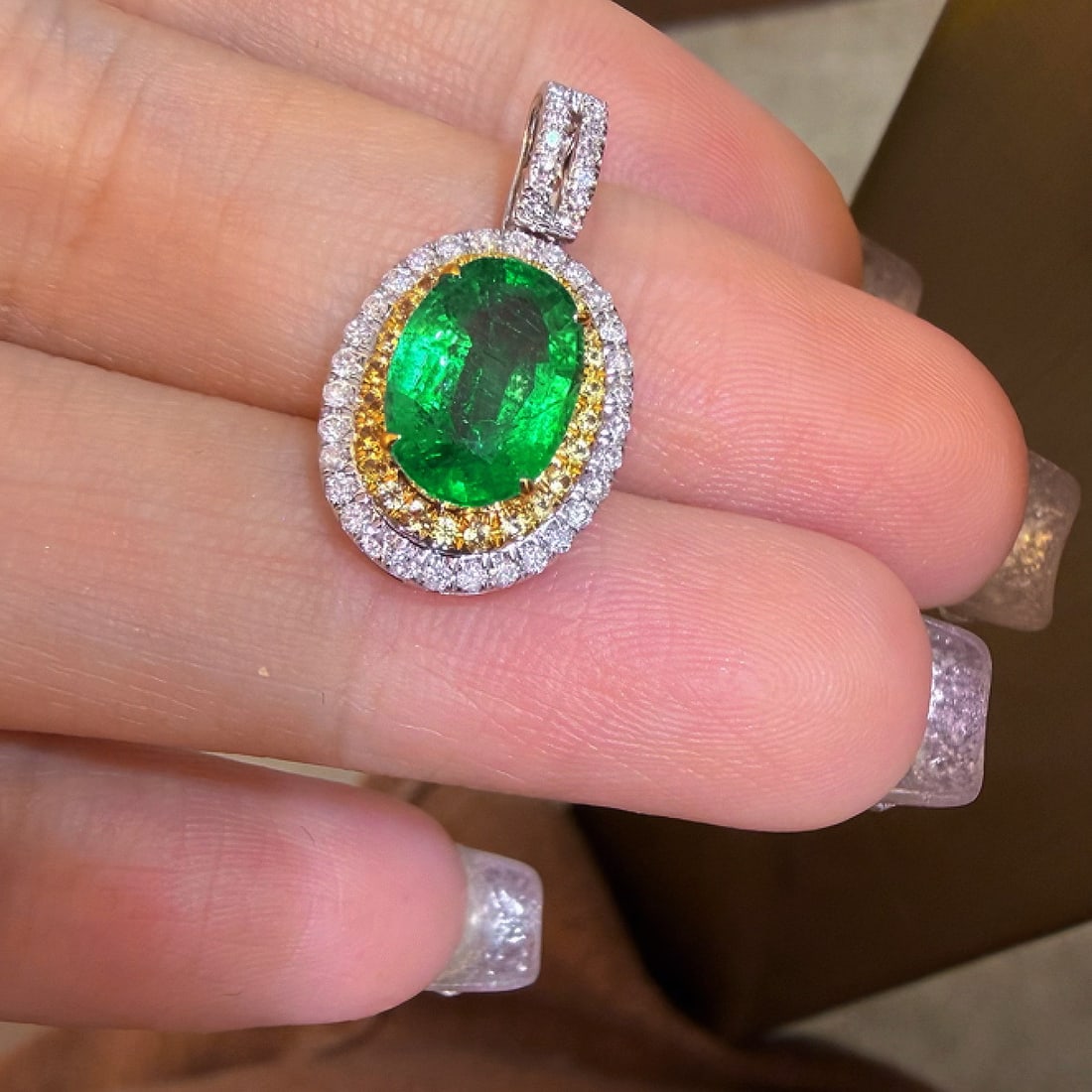 14k Gold 1.5 Ct Vivid Green Natural Emerald & Diamond Pendant( Without Chain ): Ref:231126222 // gold content:14k gold // main gemstone:emerald // shape:oval // carat weight:1. 5ct // color:vivid green // treatment:natural // // adjacent gemstone 2 : diamond // shape:round // cla