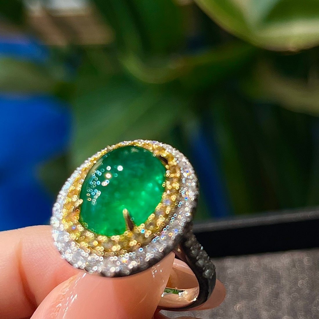 14k Gold 8.99 Ctw Vivid Green Natural Emerald & Diamond Ring - 5
