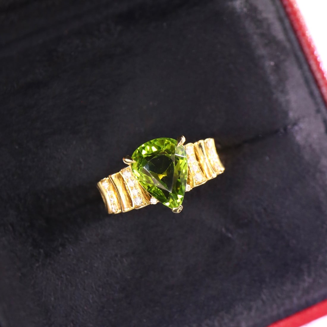 14k Gold 3.22 Ctw Natural Tourmaline & Diamond Ring: Ref:231126230 // gold content:14k gold // ring size:7. 25us // // main gemstone:tourmaline // shape:pear // carat weight:3. 09ct // color:green // treatment:natural // // adjacent gemstone 2 : diamond