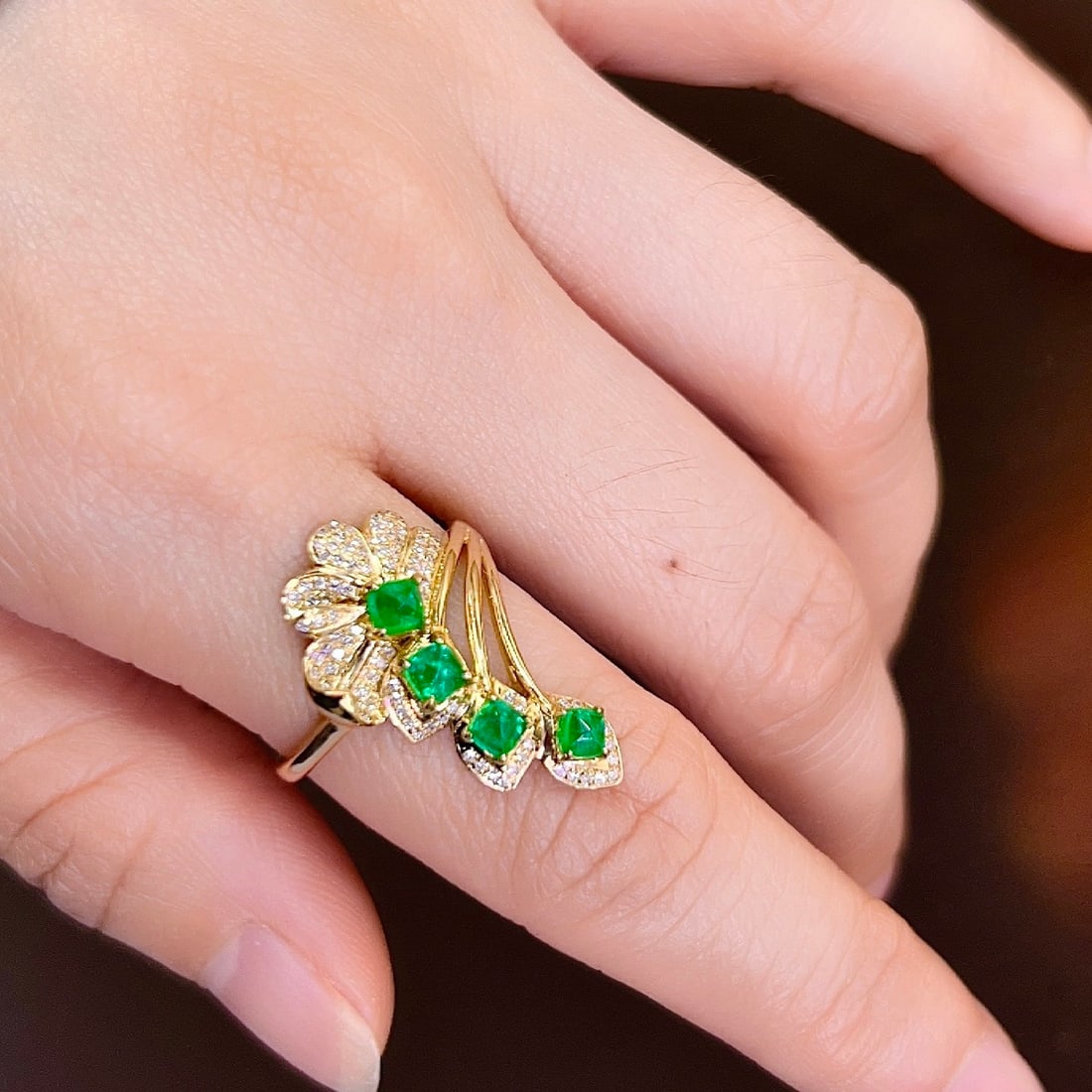 14k Gold 0.76 Ct Vivid Green Natural Emerald & Diamond Ring - 5