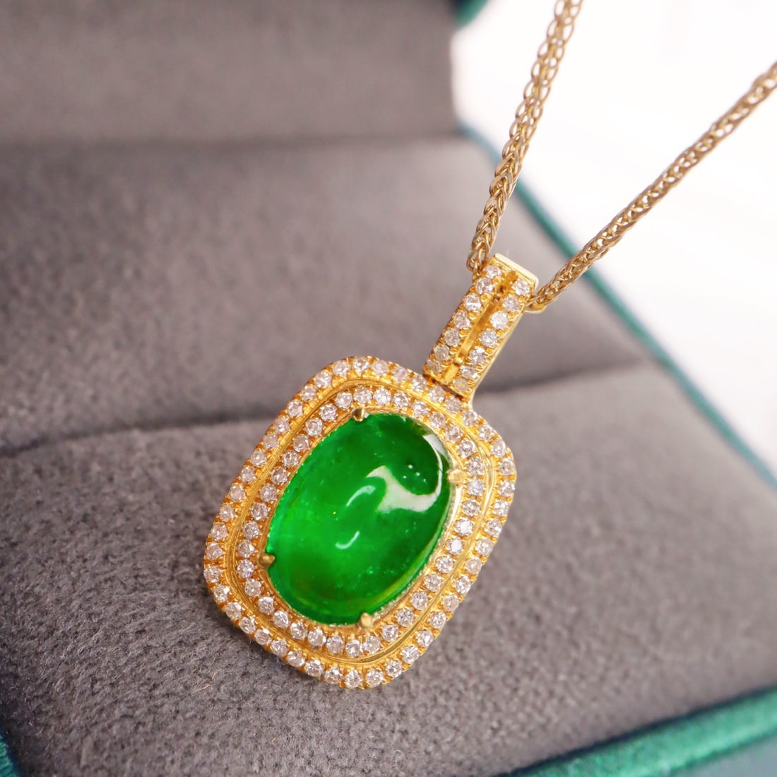 14k Gold 1.96 Ctw Vivid Green Natural Emerald & Diamond Pendant( Without Chain ): Ref:231126242 // gold content:14k gold // main gemstone:emerald // shape:oval // carat weight:1. 68ct // color:vivid green // treatment:natural // // adjacent gemstone 2 : diamond // shape:round // ca
