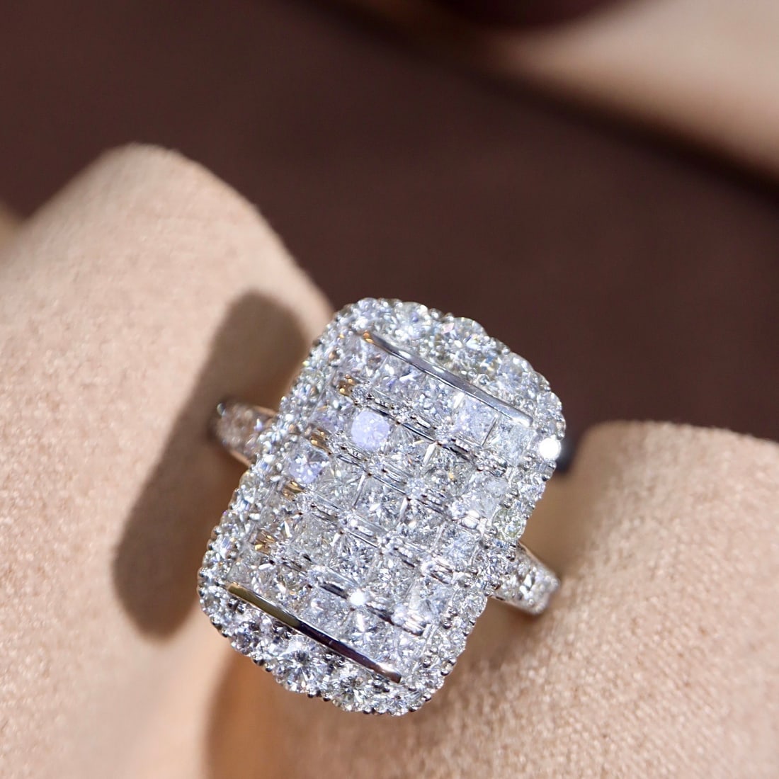 14k Gold 2 Ct Natural H Diamond Ring: Ref:231126243 // gold content:14k gold // ring size:7. 25us // // main gemstone:diamond // shape:multiple // carat weight:2ct // clarity grade:vs-si // color:h // treatment:natural // Condition: New