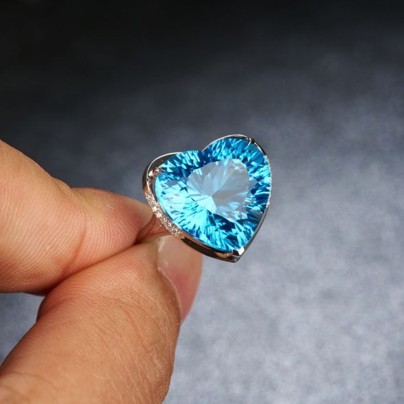 14k Gold 14.8 Ct Natural Topaz & Diamond Ring - 7