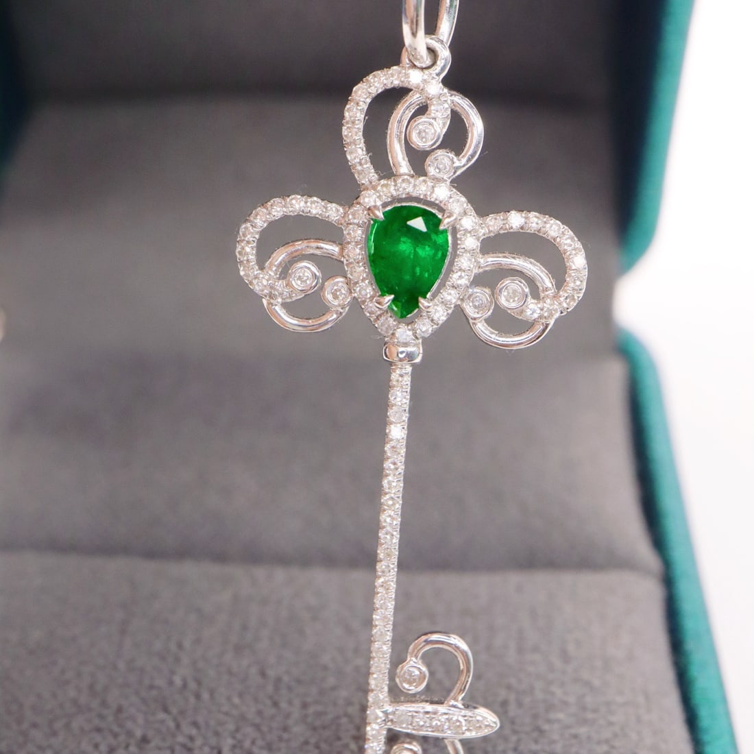 14k Gold 0.57 Ctw Vivid Green Natural Emerald & Diamond Pendant( Without Chain ): Ref:231126261 // gold content:14k gold // main gemstone:emerald // shape:pear // carat weight:0. 35ct // color:vivid green // treatment:natural // // adjacent gemstone 2 : diamond // shape:round // ca