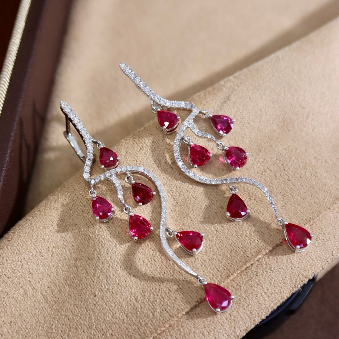 14k Gold 5.26 Ctw Natural Ruby & Diamond Earrings: Ref:231126274 // gold content:14k gold // main gemstone:ruby // shape:pear // carat weight:4. 7ct // color:red // treatment:natural // // adjacent gemstone 2 : diamond // shape:round // carat weight:0