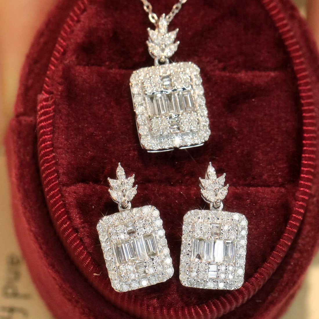 14k Gold 1.32 Ctw Natural H Diamond Jewelry Set: Ref:231126277 // gold content:14k gold // earrings // main gemstone:diamond // shape:multiple // carat weight:0. 8ct // clarity grade:vs-si // color:h // treatment:natural // // necklace // main gemst