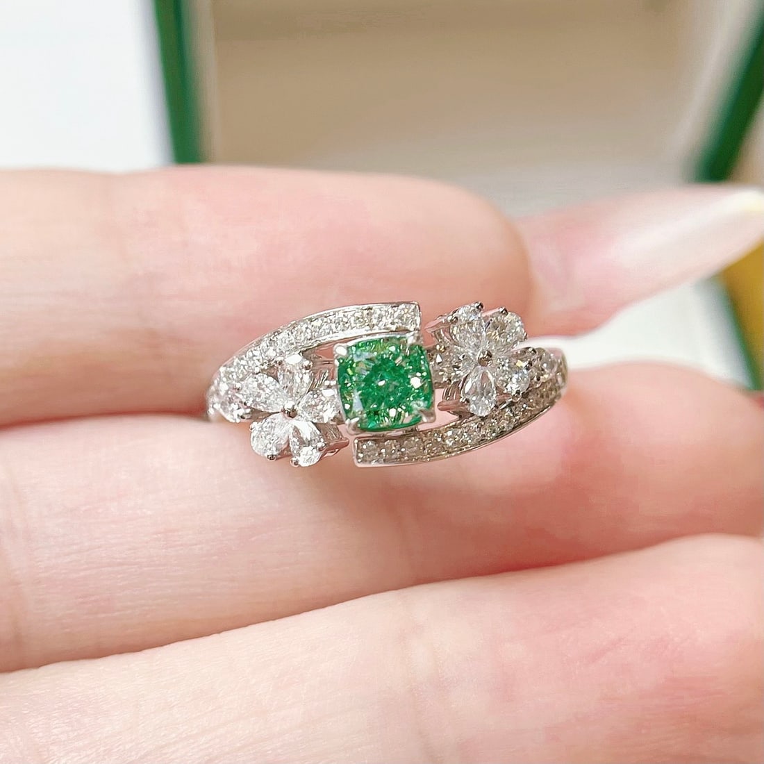 Gia Certified 14k Gold 1.05 Ctw Natural Green Diamond & Diamond Ring - 5