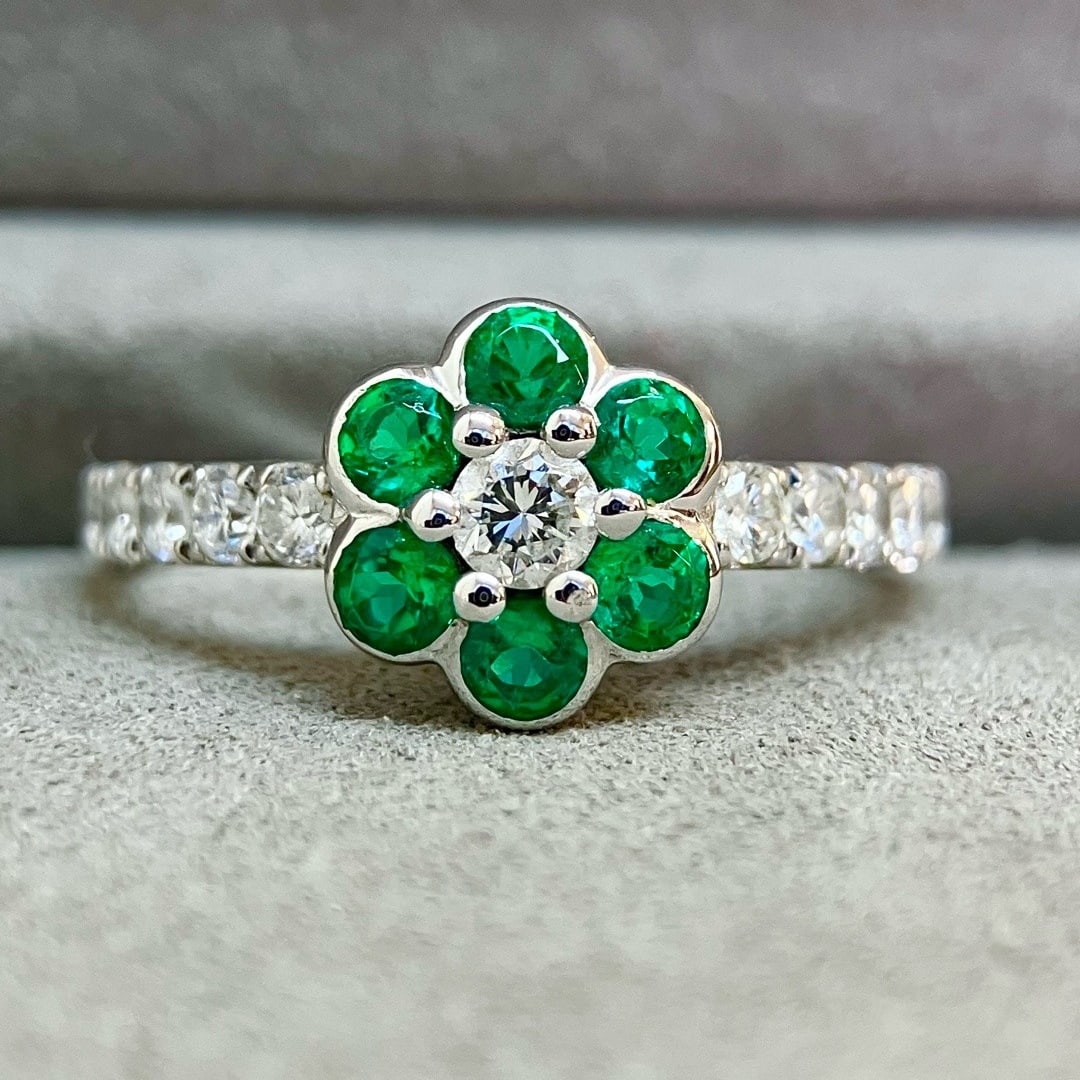 14k Gold 1.6 Ctw Natural Emerald & Diamond Ring: Ref:231126289 // gold content:14k gold // ring size:7. 25us // // main gemstone:emerald // shape:round // carat weight:0. 6ct // color:green // treatment:natural // cut grade:g // // adjacent gemstone