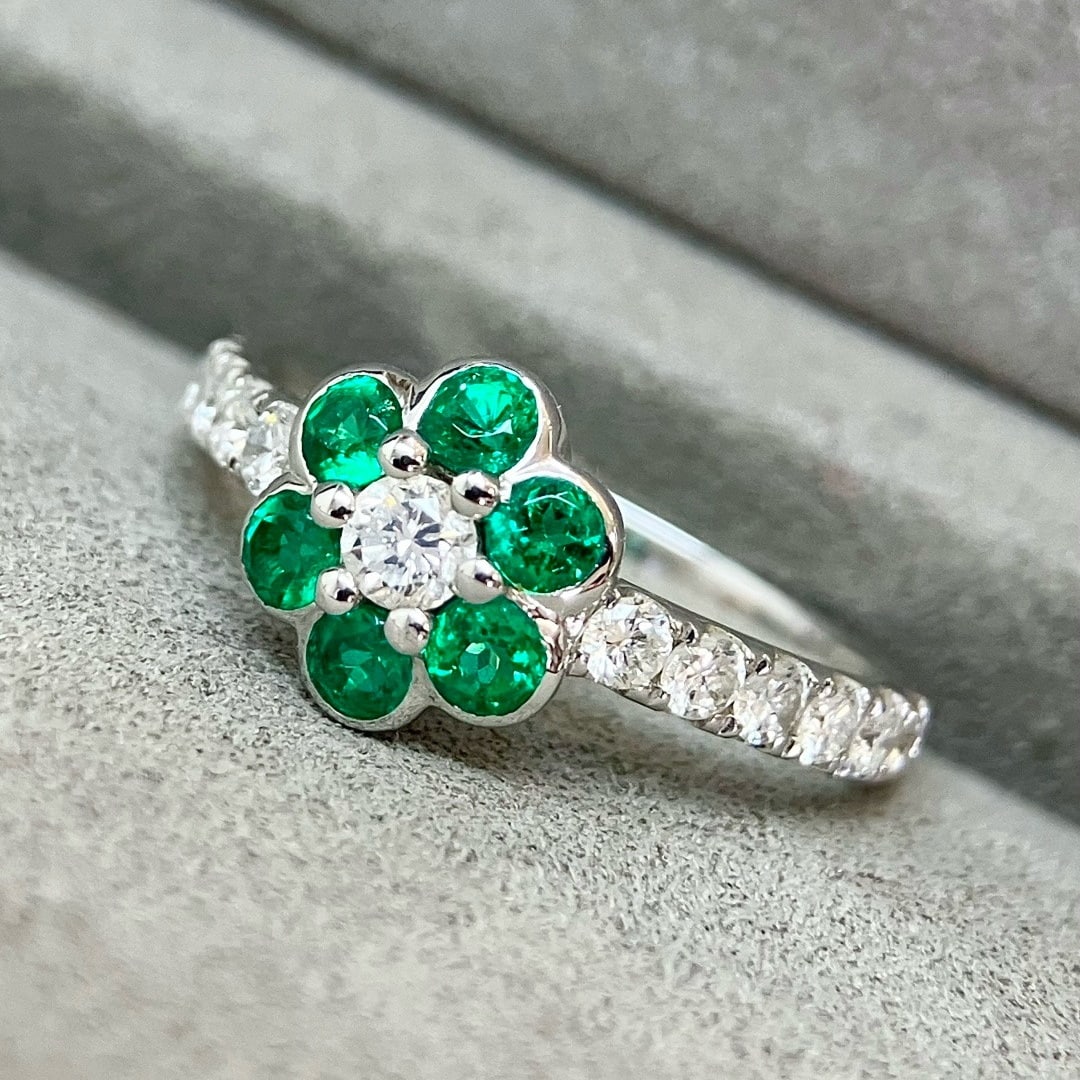 14k Gold 1.6 Ctw Natural Emerald & Diamond Ring - 6