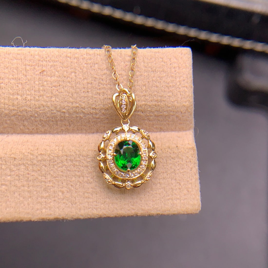 14k Gold 0.8 Ct Vivid Green Natural Tsavorite & Diamond Pendant( Without Chain ) - 3