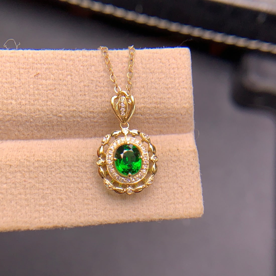 14k Gold 0.8 Ct Vivid Green Natural Tsavorite & Diamond Pendant( Without Chain ) - 4