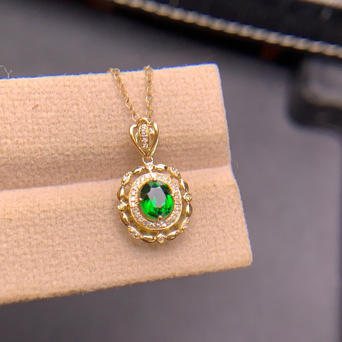 14k Gold 0.8 Ct Vivid Green Natural Tsavorite & Diamond Pendant( Without Chain ) - 5