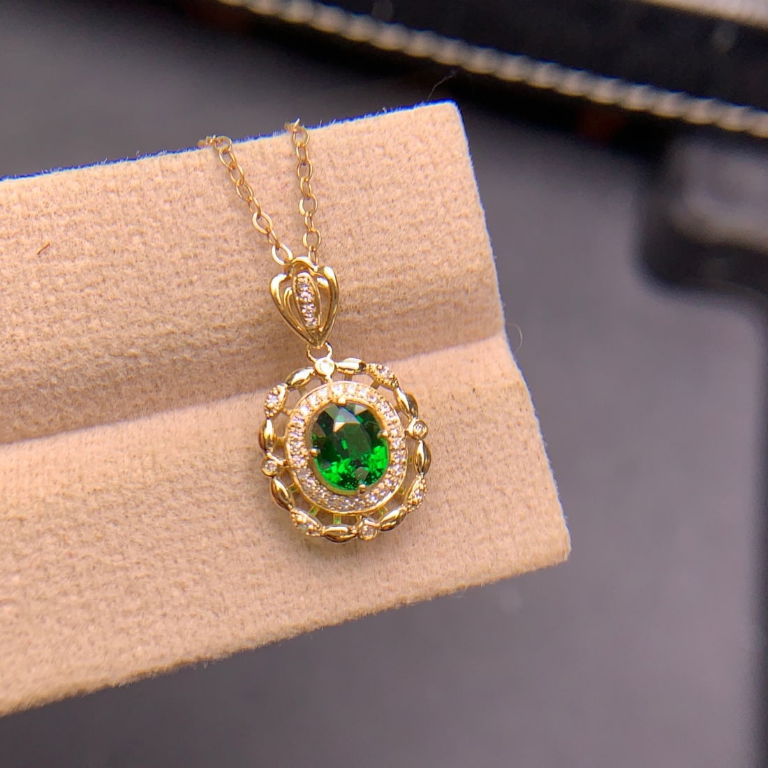 14k Gold 0.8 Ct Vivid Green Natural Tsavorite & Diamond Pendant( Without Chain ) - 6