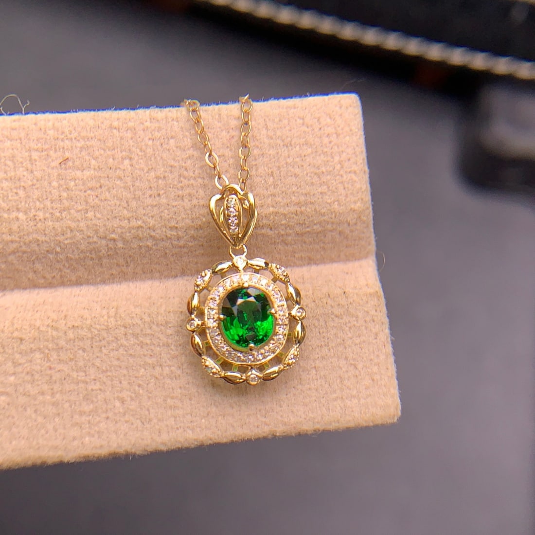 14k Gold 0.8 Ct Vivid Green Natural Tsavorite & Diamond Pendant( Without Chain ) - 7