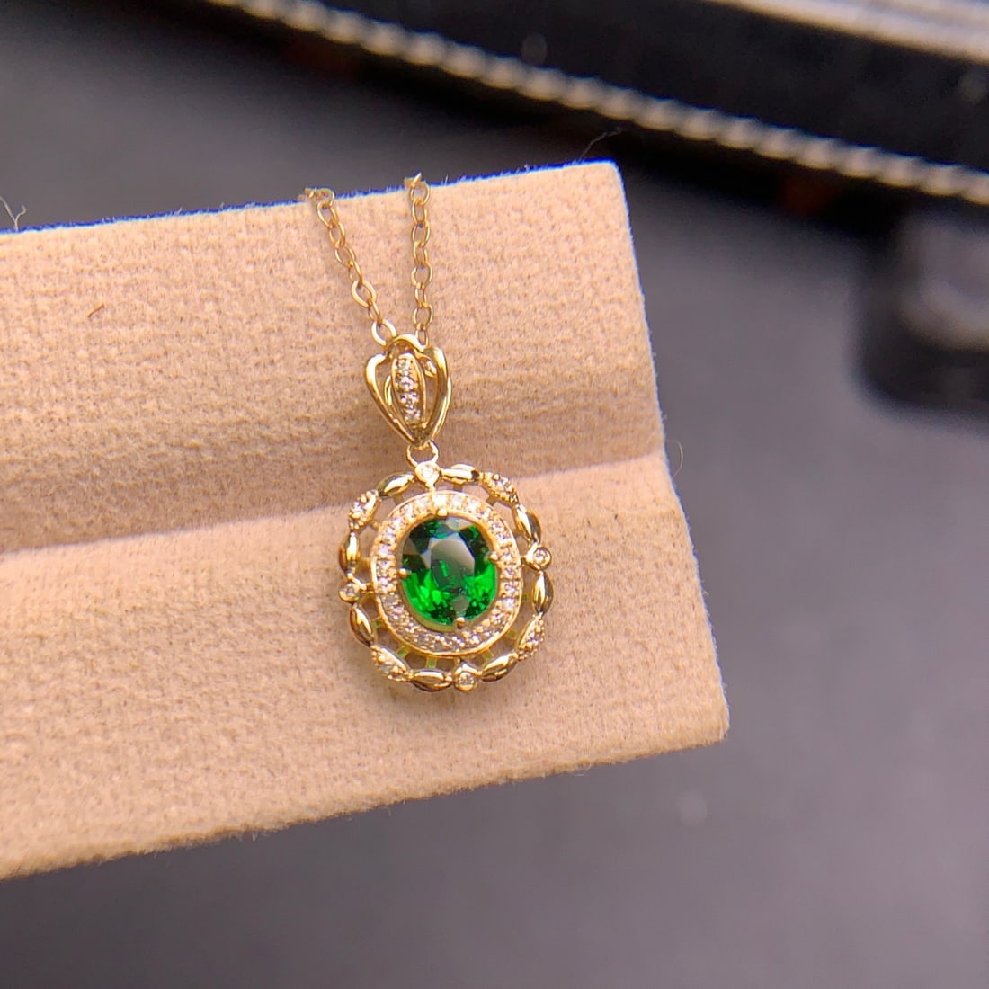 14k Gold 0.8 Ct Vivid Green Natural Tsavorite & Diamond Pendant( Without Chain ) - 8