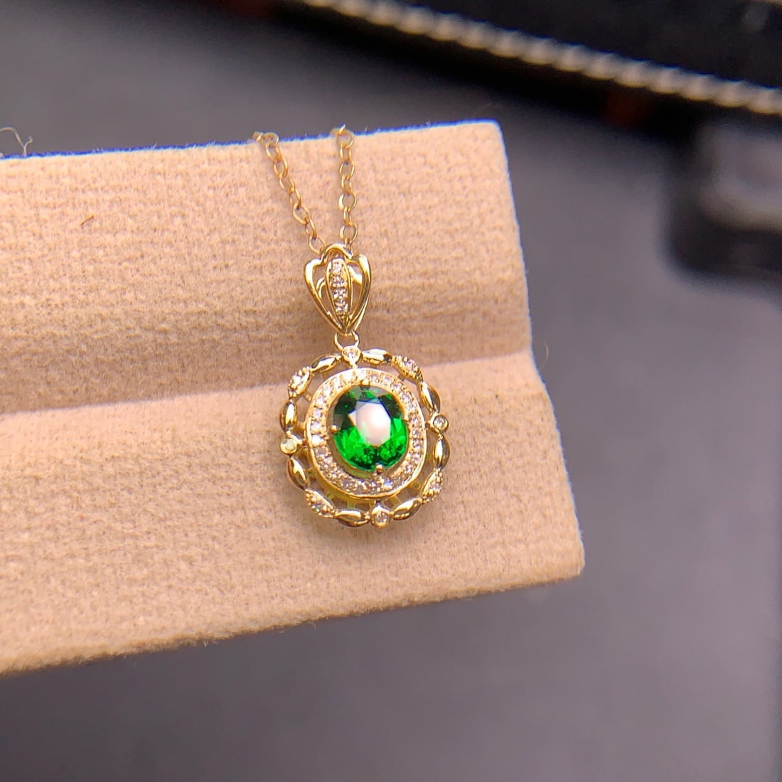 14k Gold 0.8 Ct Vivid Green Natural Tsavorite & Diamond Pendant( Without Chain ) - 9