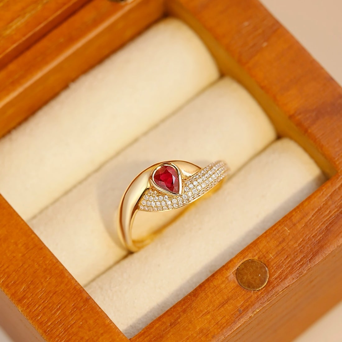 14k Gold 0.69 Ctw Vivid Red Natural Ruby & Diamond Ring - 3