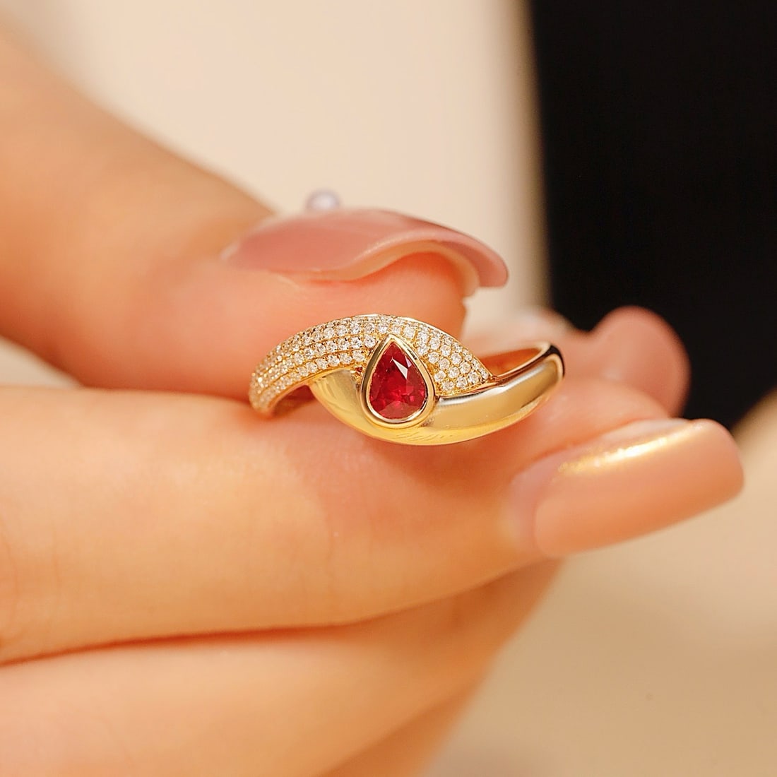 14k Gold 0.69 Ctw Vivid Red Natural Ruby & Diamond Ring - 4