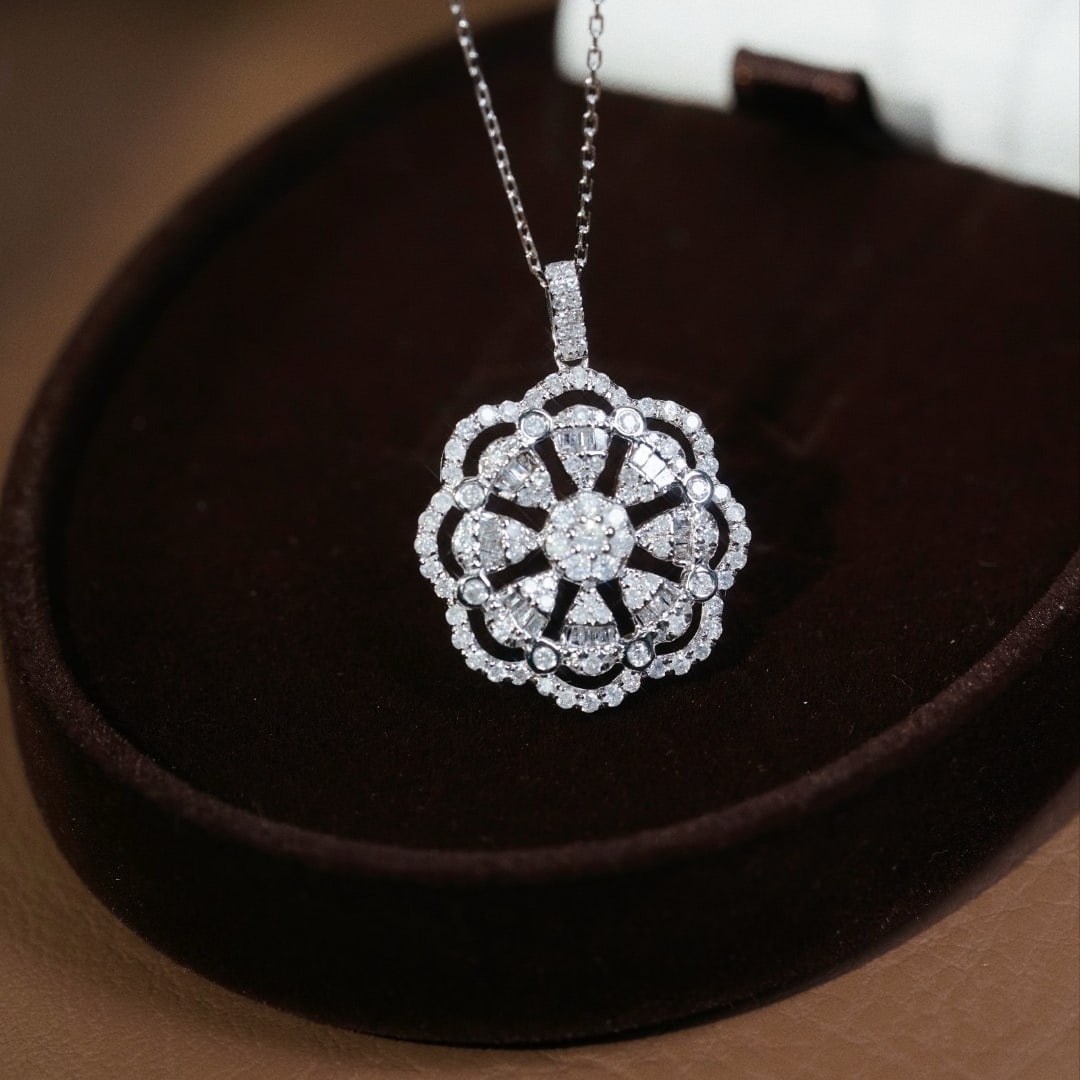 14k Gold 0.85 Ct Natural H Diamond Necklace: Ref:231126306 // gold content:14k gold // main gemstone:diamond // shape:multiple // carat weight:0. 85ct // clarity grade:vs-si // color:h // treatment:natural // Low Estimate: 5800 Condition: New H