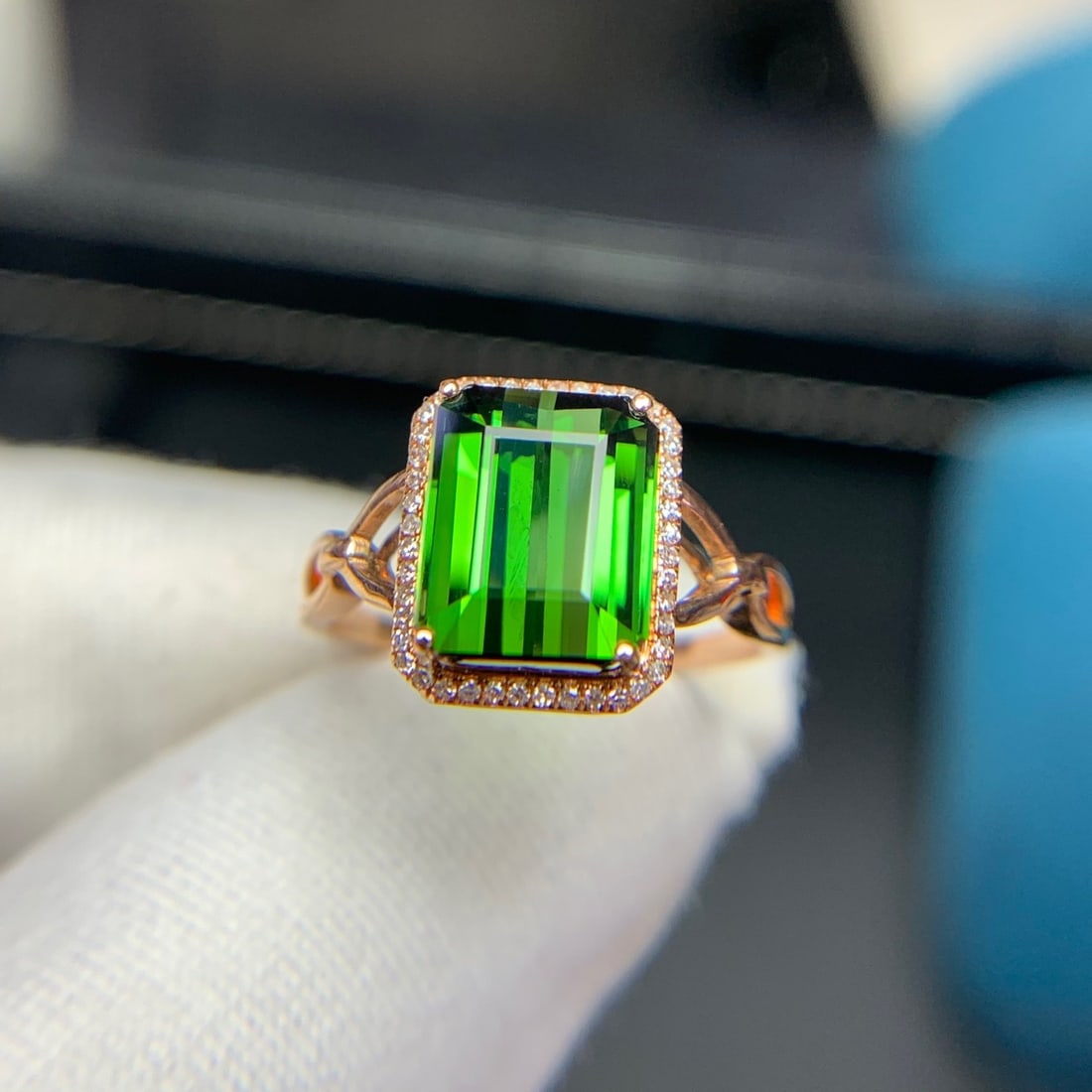 14k Gold 3.9 Ct Natural Tourmaline & Diamond Ring: Ref:231126307 // gold content:14k gold // ring size:7. 25us // // main gemstone:tourmaline // shape:octagonal // carat weight:3. 9ct // color:green // treatment:natural // // adjacent gemstone 2 :