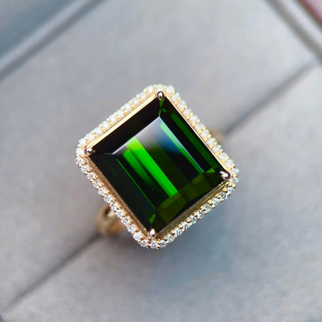 14k Gold 9.09 Ctw Natural Tourmaline & Diamond Ring: Ref:231126313 // gold content:14k gold // ring size:7. 25us // // main gemstone:tourmaline // shape:octagonal // carat weight:8. 85ct // color:green // treatment:natural // // adjacent gemstone 2